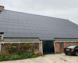 Asbest dak vervangen door zonnepanelen