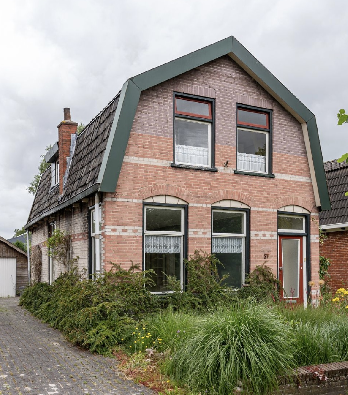 Geïsoleerd felsendak geplaatst