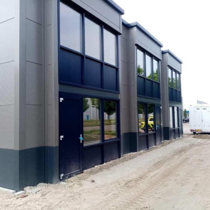 Bekleden bedrijfsverzamelgebouw