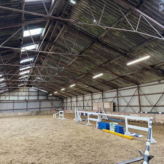 Renovatie paarden manege