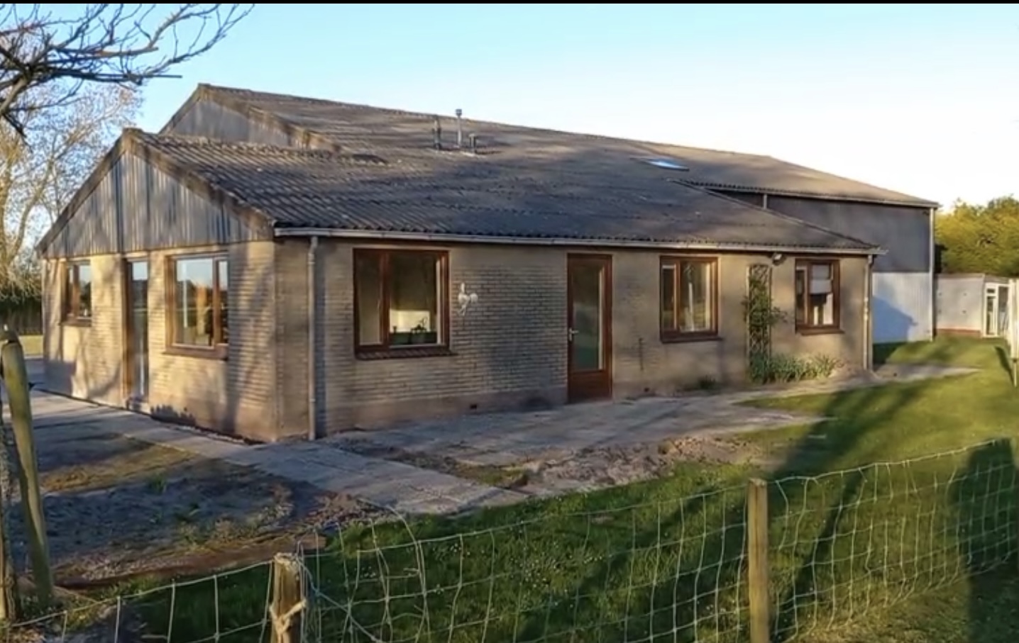 Voor foto Dronrijp loods + woning